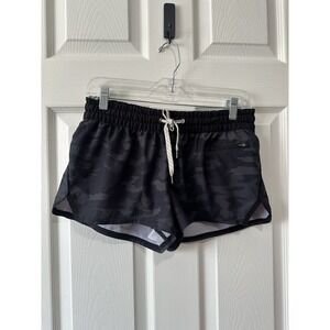 Vuori Clementine Short 2.5" Black Gray Camo Small Lined
